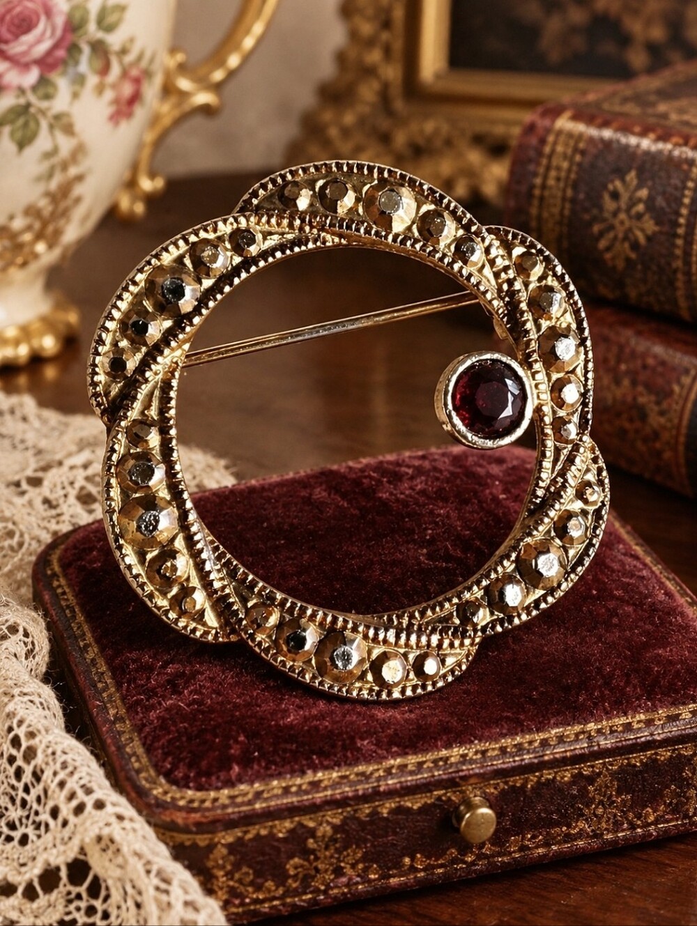 Round Circle Gold Tone Marcasite Bezel Set Garnet Color Stone Vintage Brooch